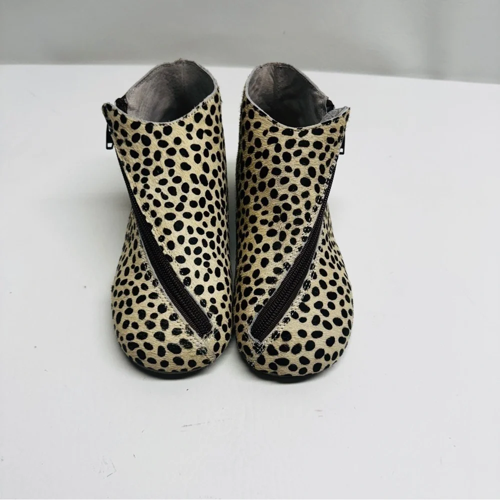 Simply Solie girls animal print flats boot size 1 NWOT